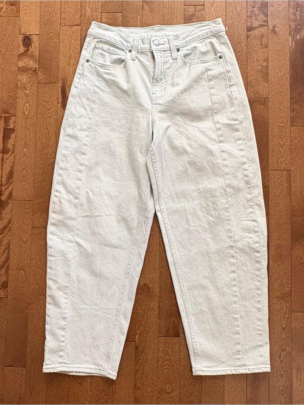 Old Navy High-Rise Barrel Leg Ankle Jeans - Light Blue (Size 4) NWT